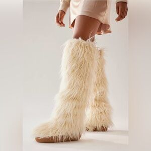 ❄️🐰DONATED Jeffrey Campbell Fluffy-OK Faux Fur Boot